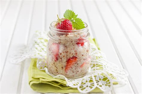 Quinoa Porridge Mit Kokosnussmilch Erdbeeren Und Zimt