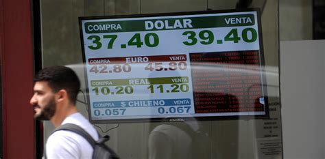 El Dólar Rozó Los 40 Y El Central Frenó La Baja De Tasas