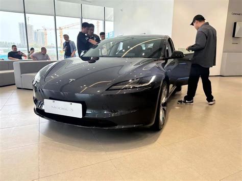 特斯拉：model 3焕新、model Y进化，新车抵达全国门店