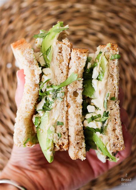 Receta De Sandwich De Hummus Aguacate Y Feta 2 Bread Slices