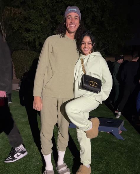 Se Casa Vanessa Hudgens Se Comprometi Con Su Novio Cole Tucker Fmdos