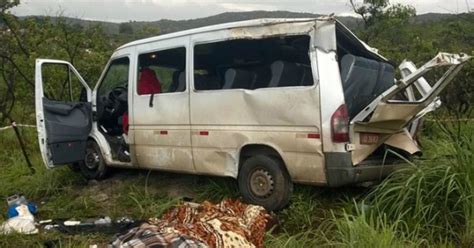 G Van Capota E Deixa Duas Pessoas Mortas Na Br No Norte De Mg