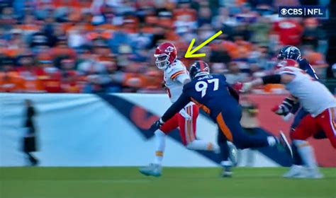 Patrick Mahomes Pulled Off A Ridiculous No-Look Flip For A TD