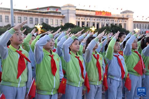 新华全媒丨国庆升旗仪式在天安门广场举行 新华网