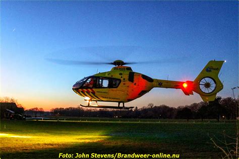 Lifeliner Landt In Eerbeek Voor Medische Noodsituatie Traumaheli Mmt Nl