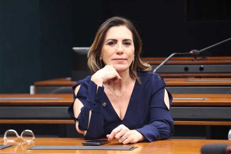 Rosana Valle Gosto De Ser Deputada E Tenho Muito A Fazer Pela Minha