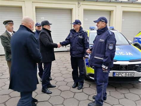 Nowy Radiow Z Dla Policjant W Posterunku Policji W Osiu Aktualno Ci