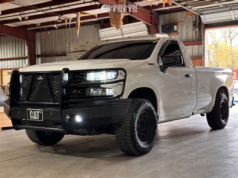 2019 Chevrolet Silverado 1500 With 17x9 12 Method Mr701 And 285 70R17