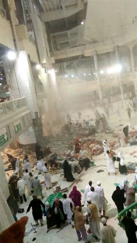 Crane Falls In Mecca Grand Mosque Four Malaysians Believed Injured