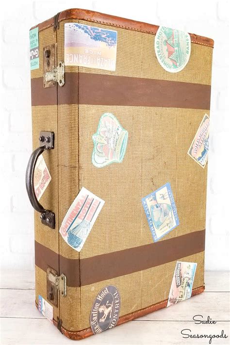 Vintage Luggage Decor with an Old Suitcase