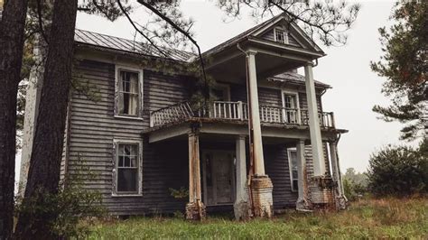 Beautiful Abandoned Southern Farm House Built In The Early 1800s In