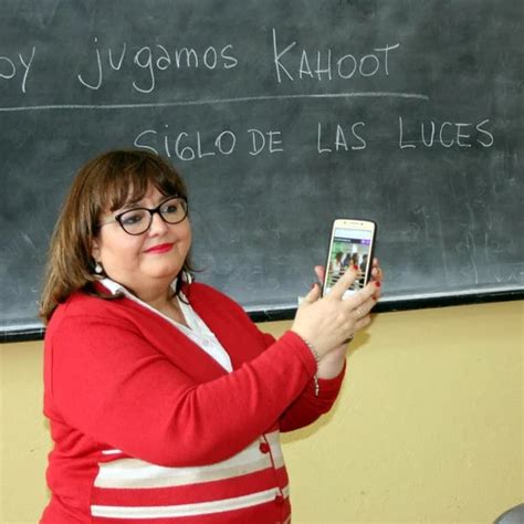 Cómo Trabaja La Docente Rosarina Que Promueve El Uso Del Celular En Clase Y Compite Por El