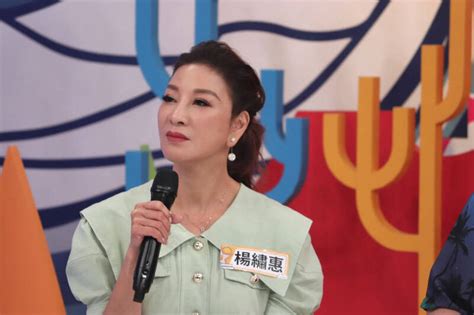 （影音）候選人跑攤致詞硬上！楊繡惠主持婚禮 驚見新娘當眾昏倒 自由娛樂