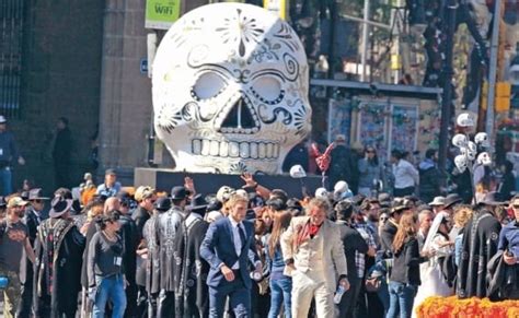 Ven alza en ventas de Día de Muertos tras filme de James Bond en CDMX