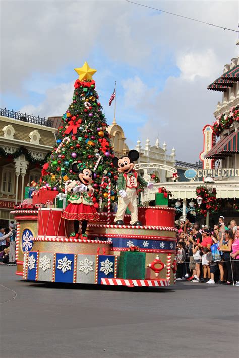 The Ultimate Disney Christmas Guide - DVC Shop