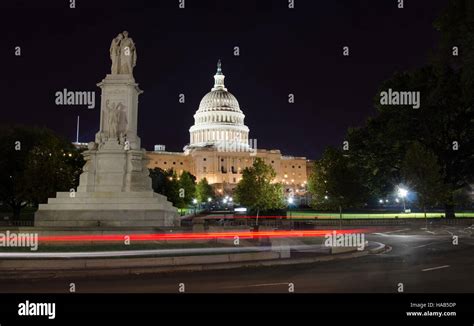 capitol hill and the peace monument at night Stock Photo - Alamy