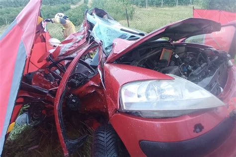 Sarnaki Tragiczny Wypadek Latkowie Zmarli Zakleszczeni W Aucie