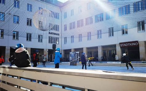 Eislaufen am Rathausplatz noch bis 4 Februar KLiCK Kärnten