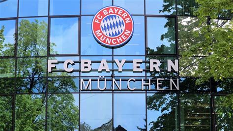 Fc Bayern Gegen Fc Augsburg Der Rasen In Der Allianz Arena Und Das