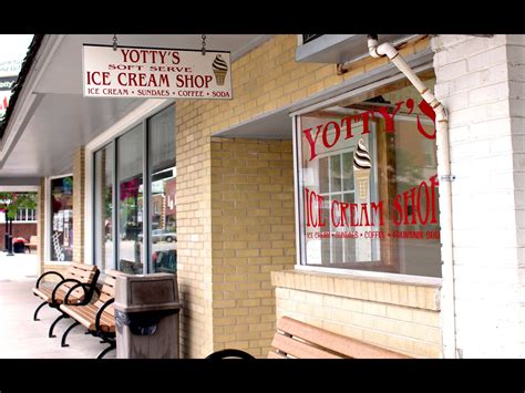 Yottys Ice Cream Shop Located In Downtown Kalona Iowa Grab A Famous