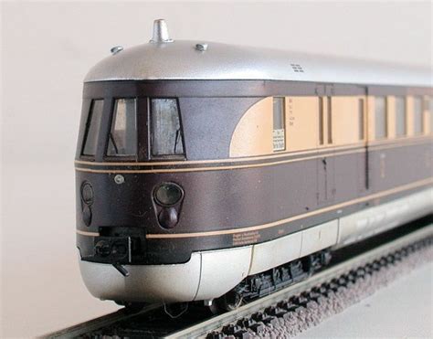 Trix Märklin Schnelltriebwagen SVT 137 der DRG Spur H0 Kaufen auf