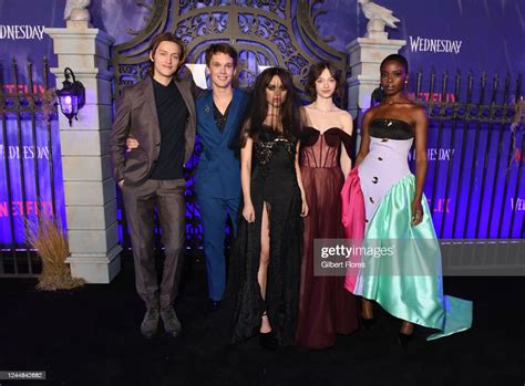 Percy Hynes White Hunter Doohan Jenna Ortega Emma Myers And Joy Nachrichtenfoto Getty Images