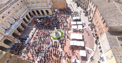 Recanati In Piazza Leopardi Torna Il Motoraduno Franco Uncini Super