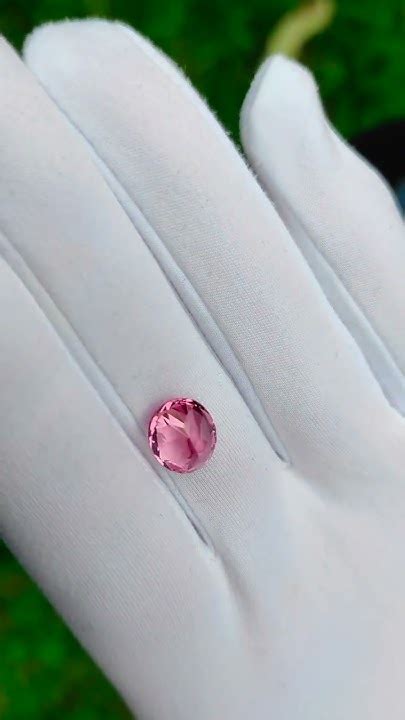 Камень сияет даже под жуткими питерскими облаками - YouTube