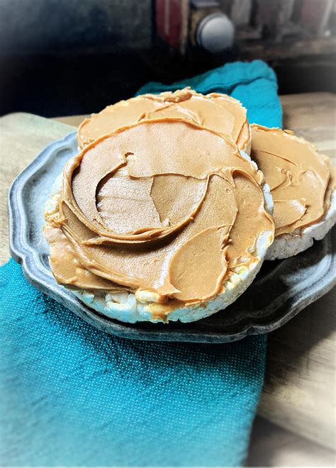 5 Minute Snack Rice Cakes With Peanut Butter Loaves And Dishes