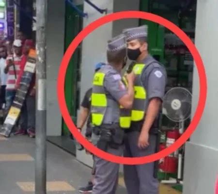 PM aponta arma para rosto de outro policial durante briga em SP vídeo