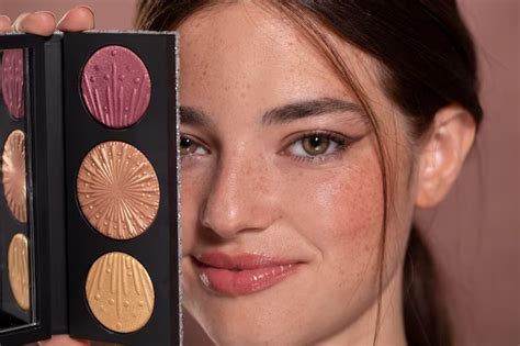 Understanding The Difference Between Bronzer And Contour