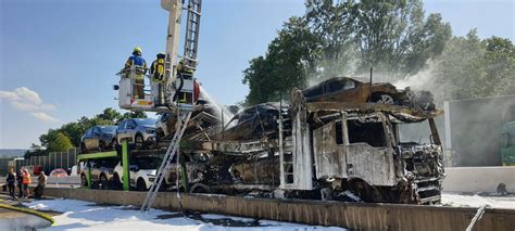 Pkw Transporter Brennt Auf Autobahn A Freiwillige Feuerwehr K Nigswinter