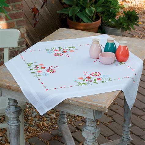 Nappe Imprim E Broder Aux Points De Broderie Traditionnelle Fleurs