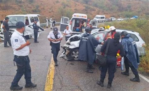 Una mujer sin vida y tres personas lesionada deja choque en Miahuatlán