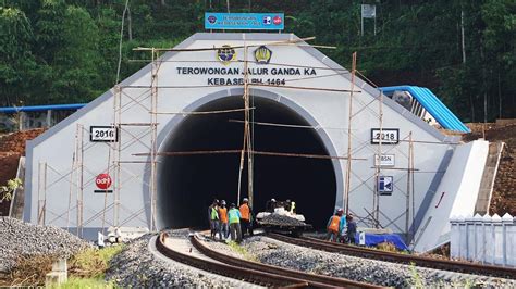 Proyek Rel Kereta Api Ganda Purwokerto Kroya Lewati 2 Terowongan