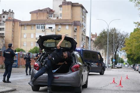 Una Decena De Detenidos En Las Tres Mil Viviendas De Sevilla Tras El