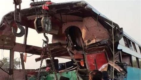 8 Killed After Bus Hits A Truck On Yamuna Expressway Hindustan Times