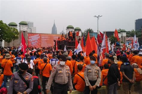 Ribuan Buruh Gelar Aksi Demo Tolak Perppu Omnibus Law Cipta Kerja