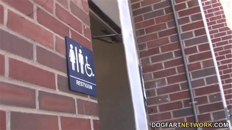 Vidéos public restroom XVIDEOS