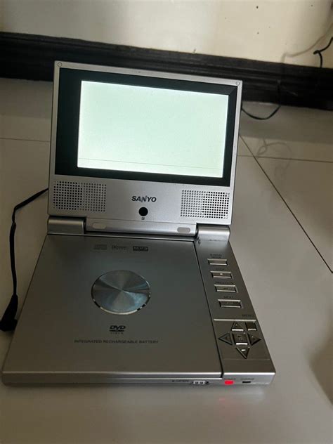 Sanyo DVD player (vintage), Audio, Portable Music Players on Carousell