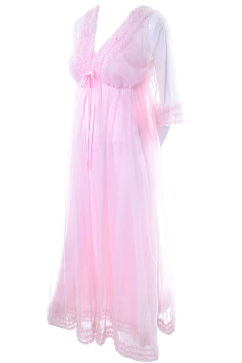 Pink Ruffled Vintage Chiffon Peignoir Set With Nightgown and Robe – Modig