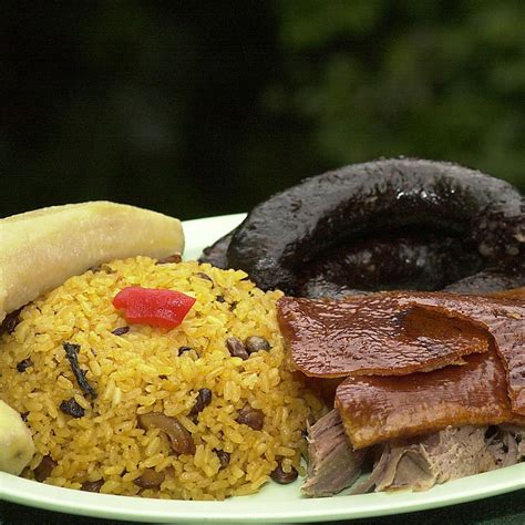 Arroz Con Gandules Y Lechon