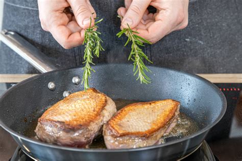 Entenbrust In Der Pfanne Saftig Rosa Braten Rezept Eat De