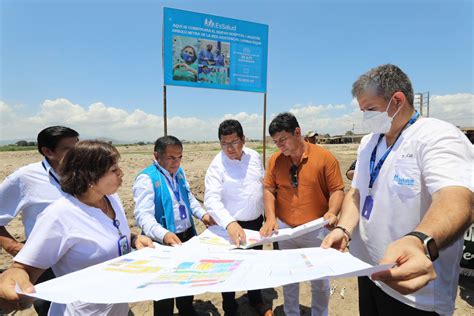 EsSalud Perú on Twitter El Dr Arturo Orellana visitó terreno donde