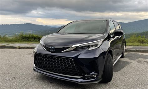 2021 Toyota Sienna Hybrid Review, Pricing, and Specs