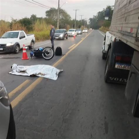 Motociclista Morre Ao Bater Em Carreta Parada Em Trecho Da Br 259