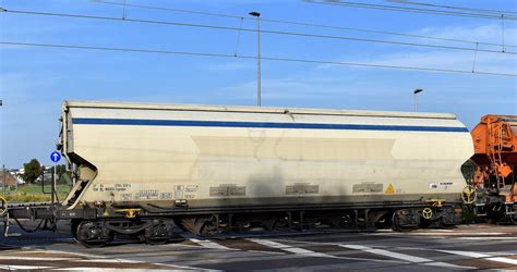 Drehgestell Sch Ttgutwagen Mit Schwenkdach Und Dosierbarer