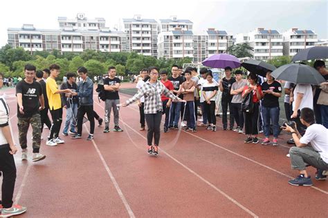 【趣味运动】趣味运动会，丰富校园生活——青年自强社顺利举办的趣味运动会 桂林理工大学 土木工程学院