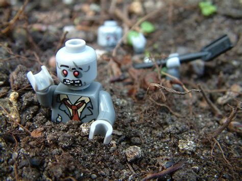 Lego Zombies – 401AK47 | A Zombie Survival Plan