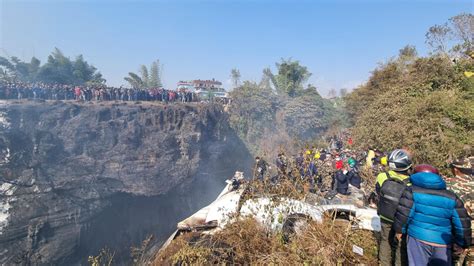 Pelo Menos Mortos Em Acidente De Avi O No Nepal